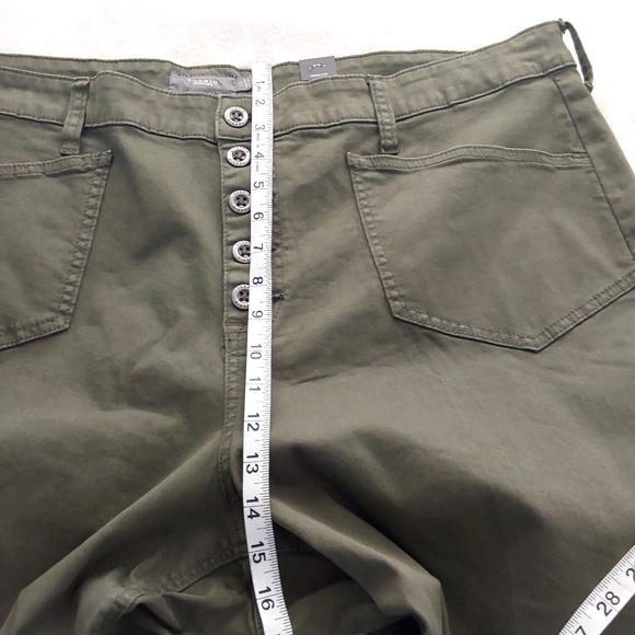 Torrid Crop Wide Leg Stretch Twill High Rise Patch Pocket Pant - Picture 13 of 13